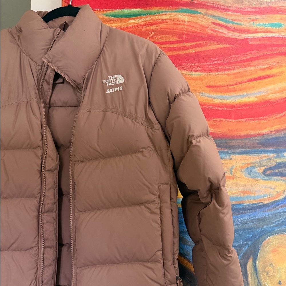 The North Face x Skims 2000 Retro Puffer Jacket - Sienna